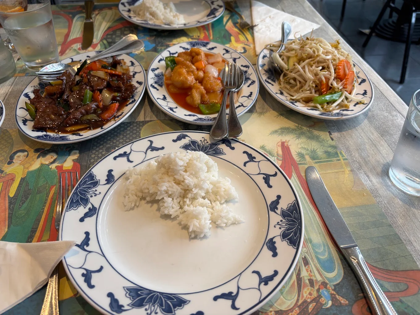 Ho Chan House tafel met gerechten